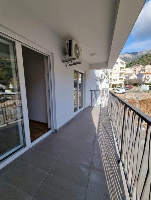 Apartment for sale in Budva in a new building with elevator and covered parking